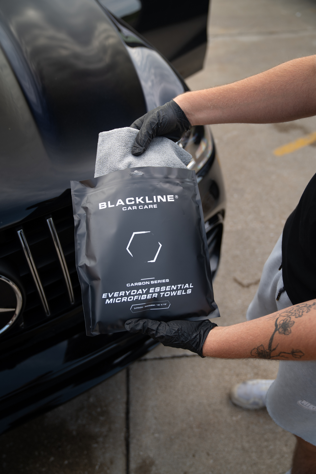 BLACKLINE® EVERYDAY MICROFIBER TOWELS (12-PACK)
