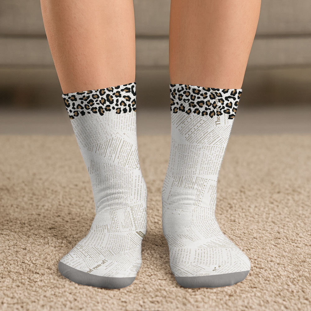 Custom Christmas Birthday Gift For Book Lovers, Bookworms, Readers • Just A Girl Loves Books - Personalized Crew Socks