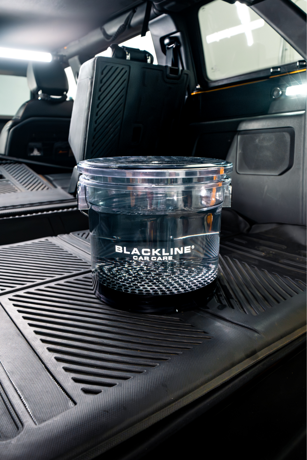 BLACKLINE® DETAILING BUCKET W/ GRIT GAURD