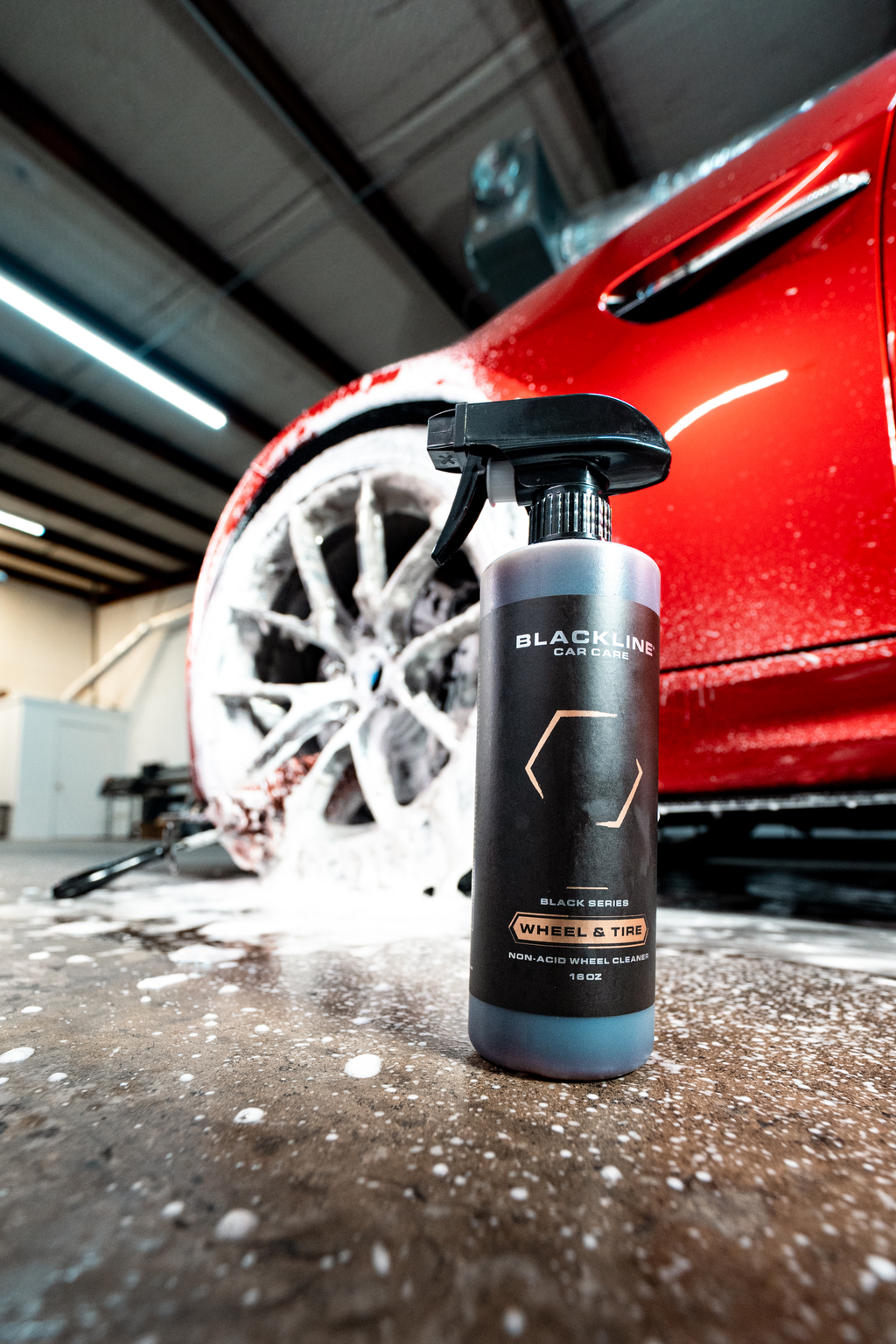 BLACKLINE® WHEEL N' TIRE CLEANER 64OZ
