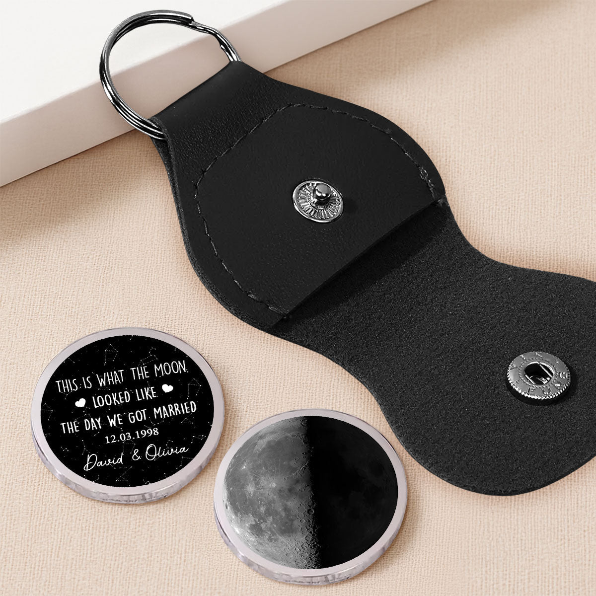 Custom Coin Keychain for Wife, Couple Anniversary Valentine's Day Gifts • This Is What The Moon Looked Like - Personalized Pocket Hug