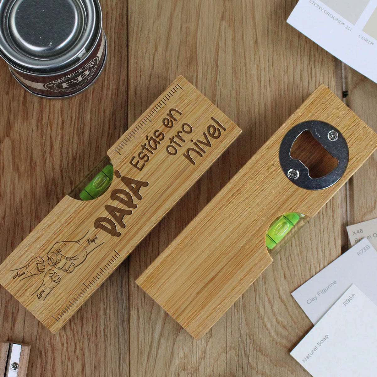 Choque de Puños con Papá - Abridor de Botellas de Madera Personalizado con Grabado y Nivel