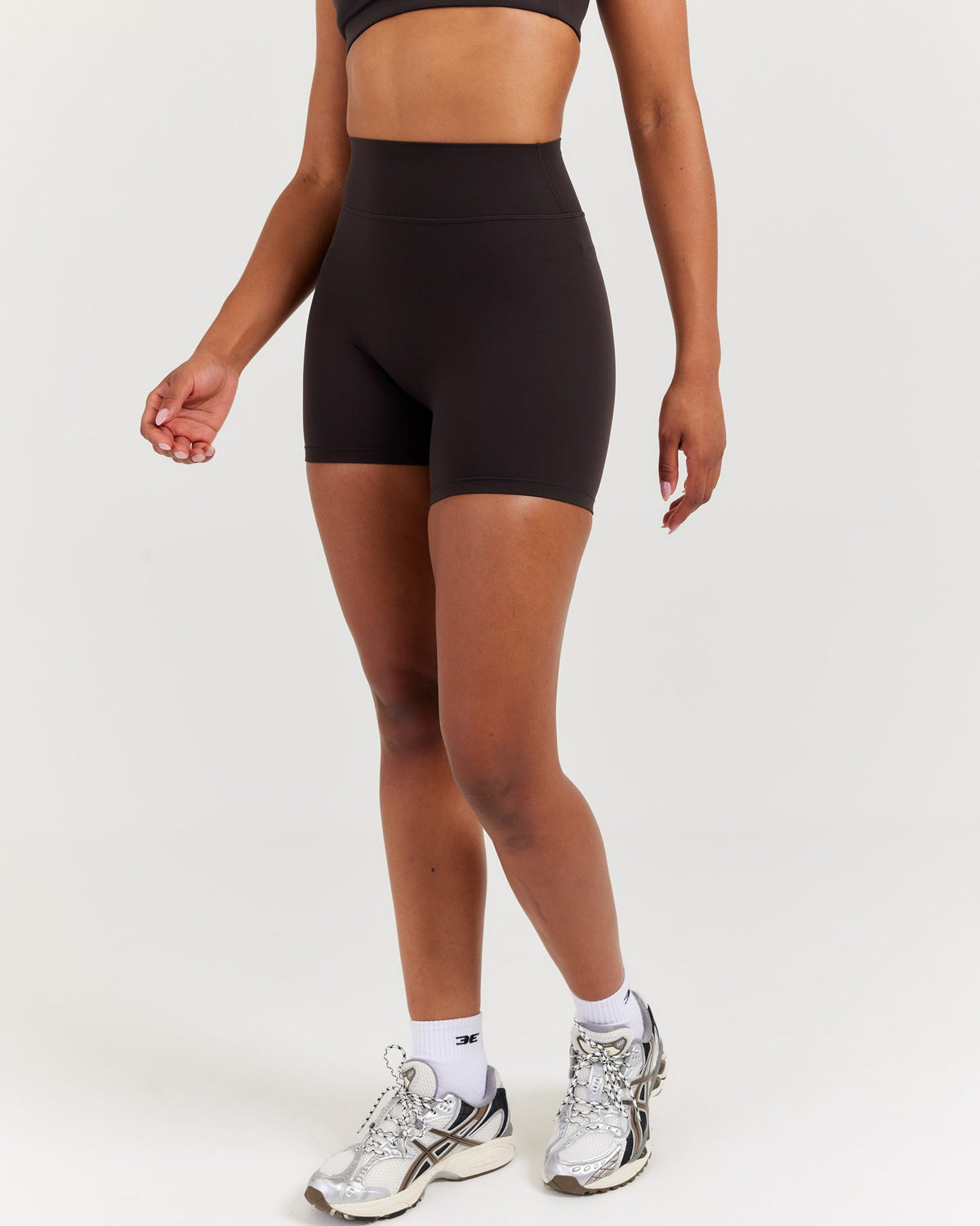 Soléa Invisible Scrunch Shorts - Coffee Bean