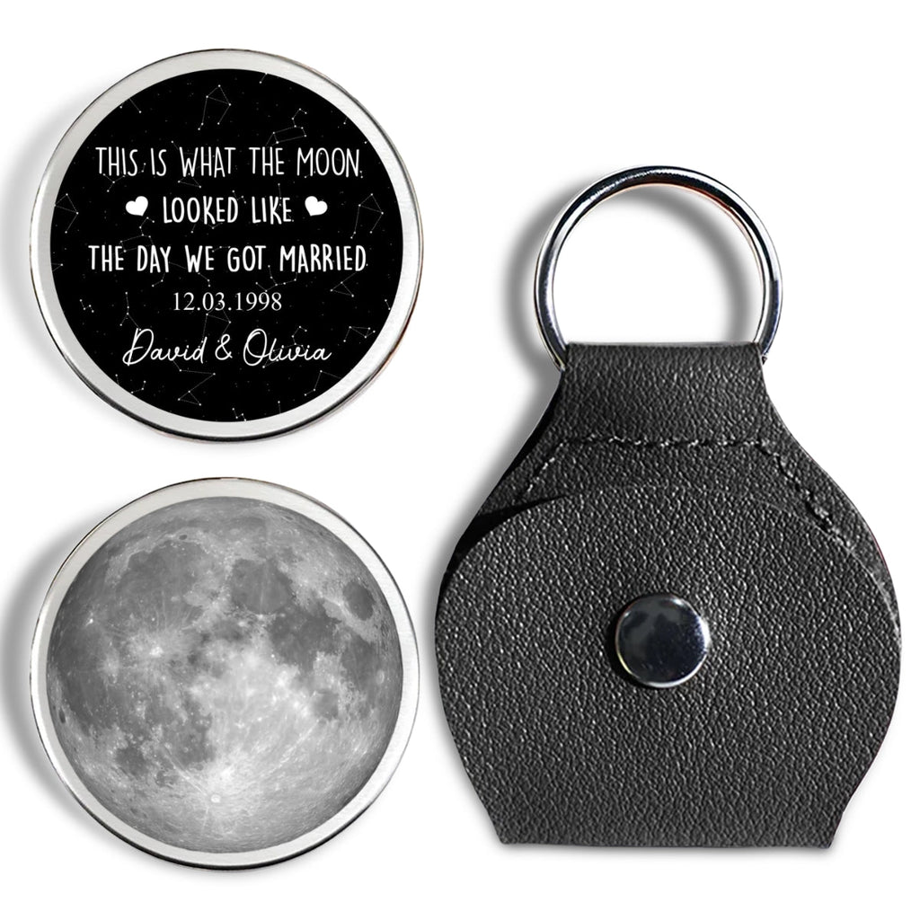 Custom Coin Keychain for Wife, Couple Anniversary Valentine's Day Gifts • This Is What The Moon Looked Like - Personalized Pocket Hug