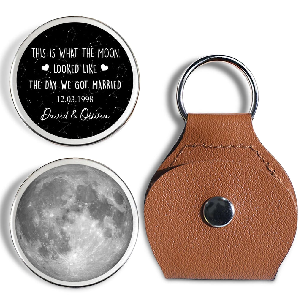 Custom Coin Keychain for Wife, Couple Anniversary Valentine's Day Gifts • This Is What The Moon Looked Like - Personalized Pocket Hug
